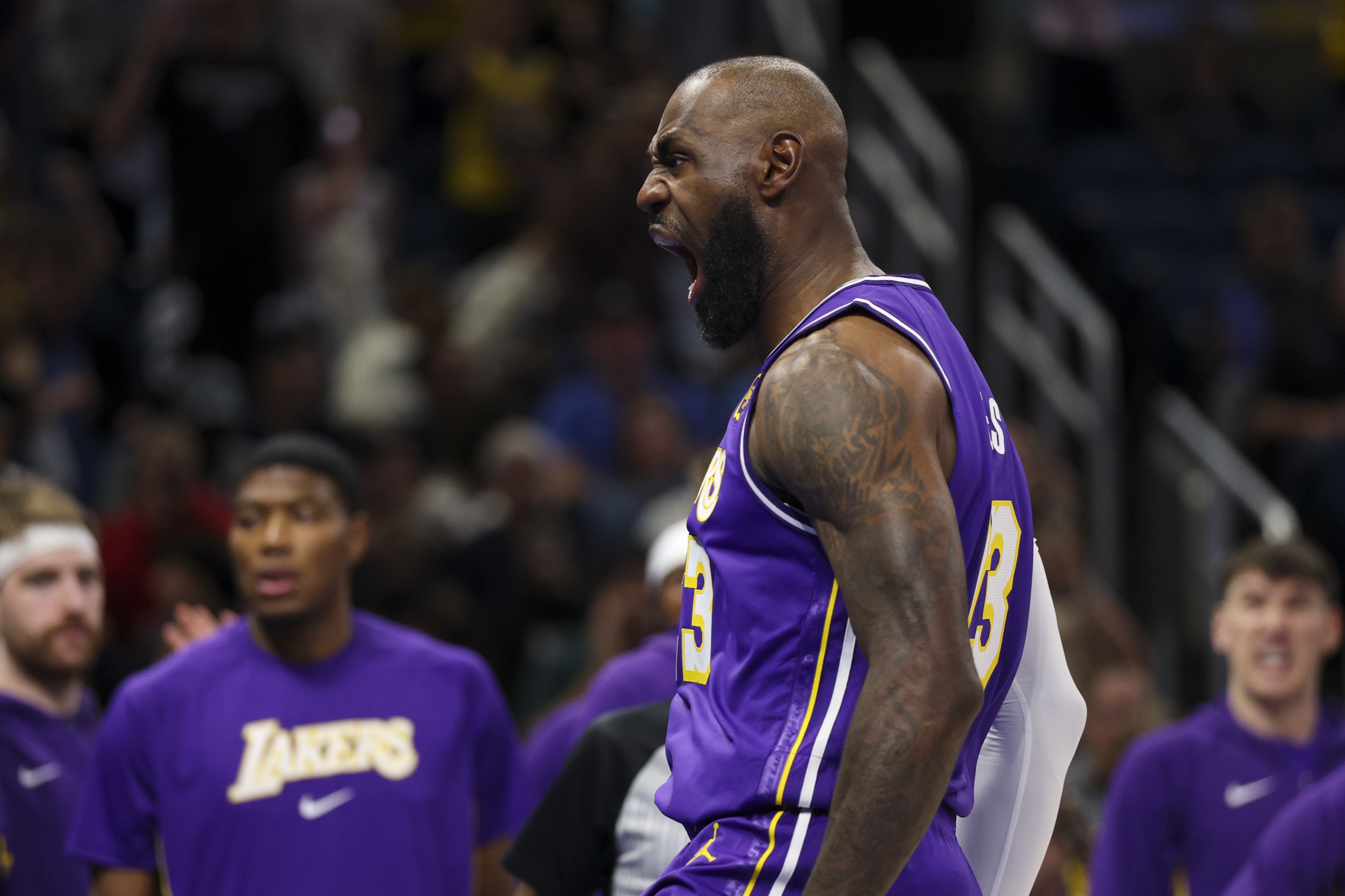 天博体育-NBA官方晒纪录：詹姆斯季后赛关键时刻进151球独一档 科比第二104