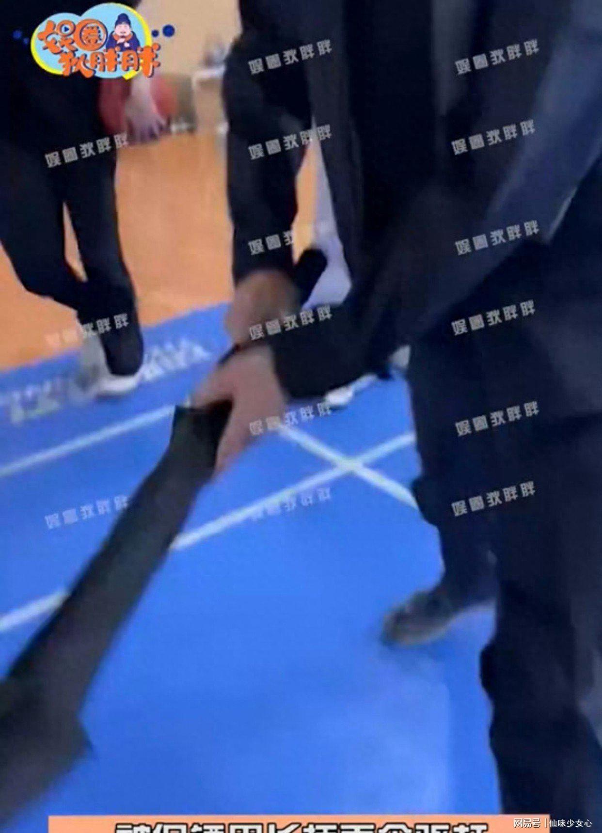 天博体育登录入口-曝王鹤棣无视保镖当众殴打女粉